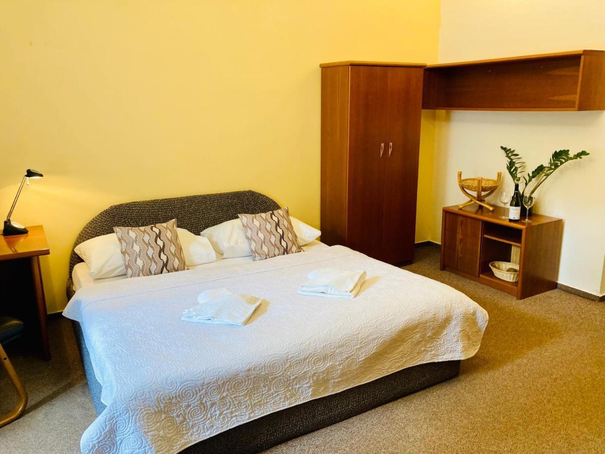 Hotel U Rytire Mělník Esterno foto